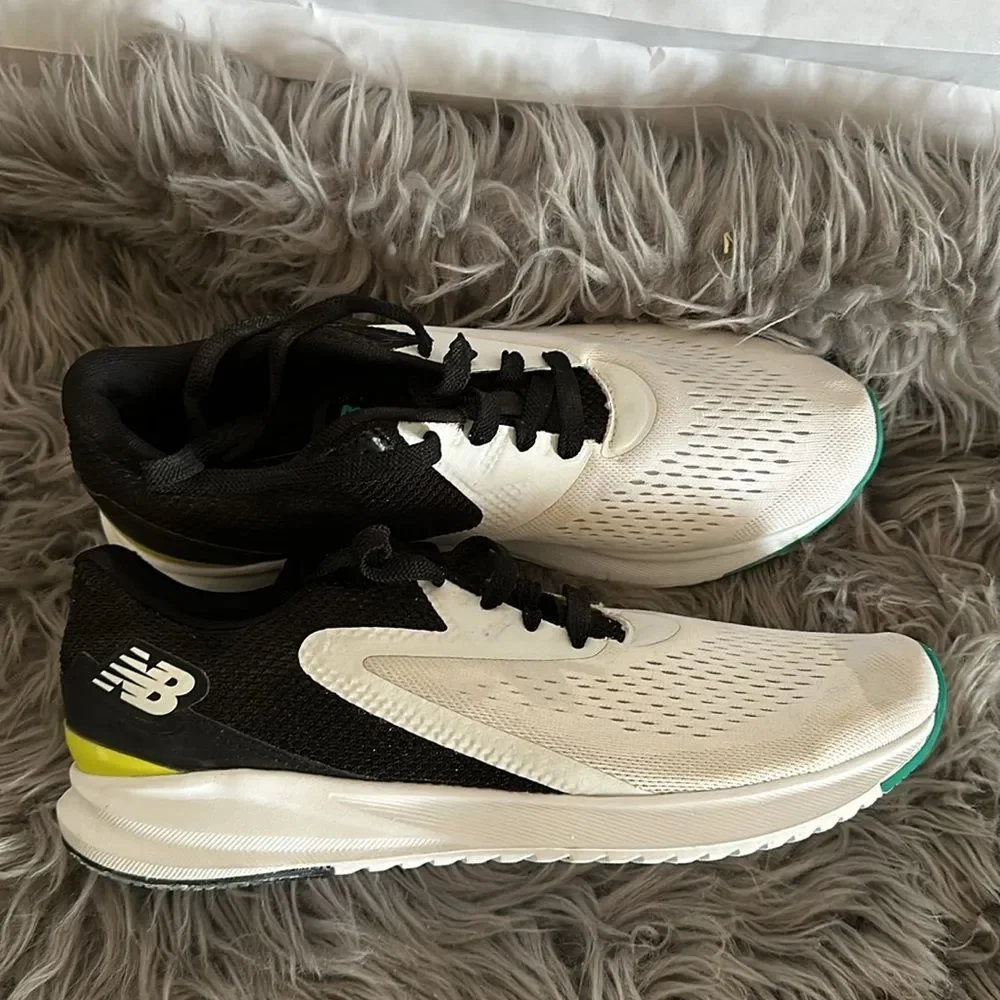 New Balance Men's FuelCell Vizo Pro Run V1 Shoe, White/Black, 10 XW US